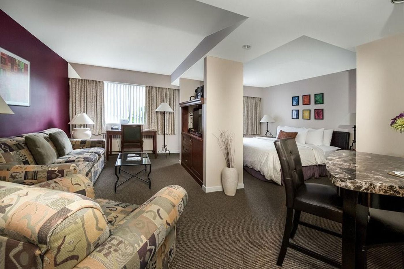 The-Rosellen-Suites-At-Stanley-Park-General-view-8