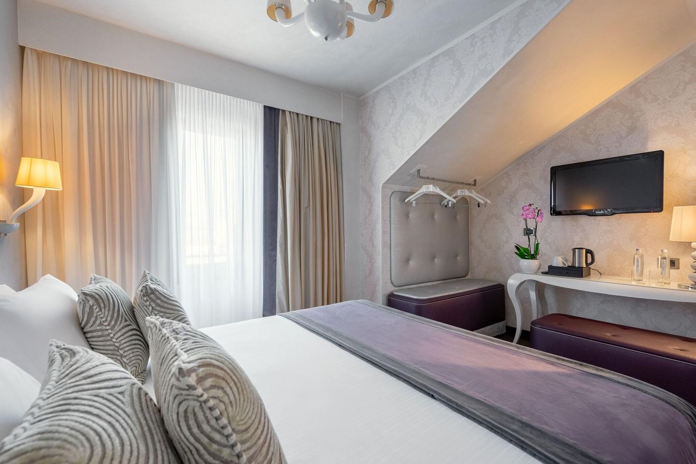 Carnival-Palace-Room-22