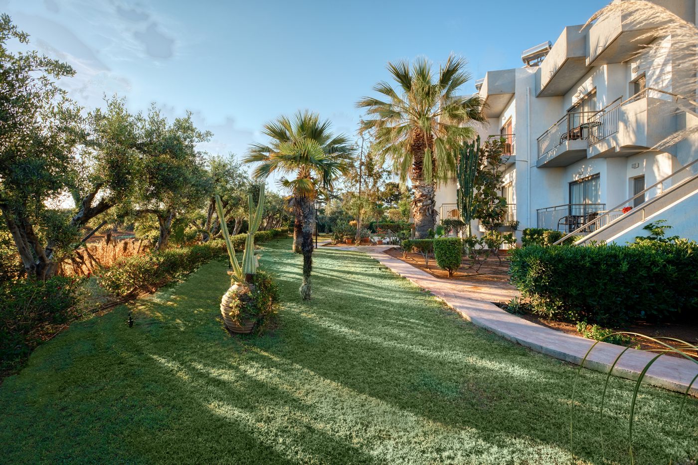 Oasis-Hotel-Terrace-18