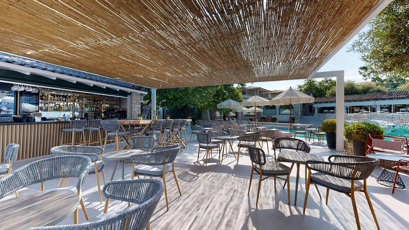 Athena-Pallas--Bar-17