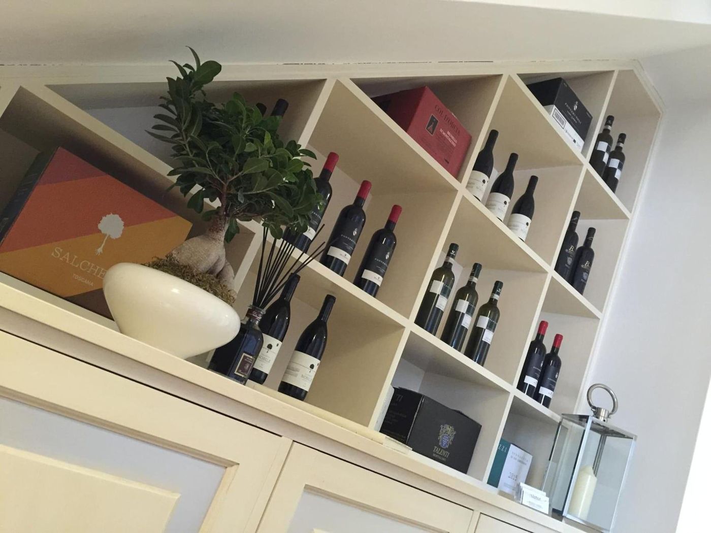 B-B-Le-Logge-Luxury-Rooms-Lobby-6