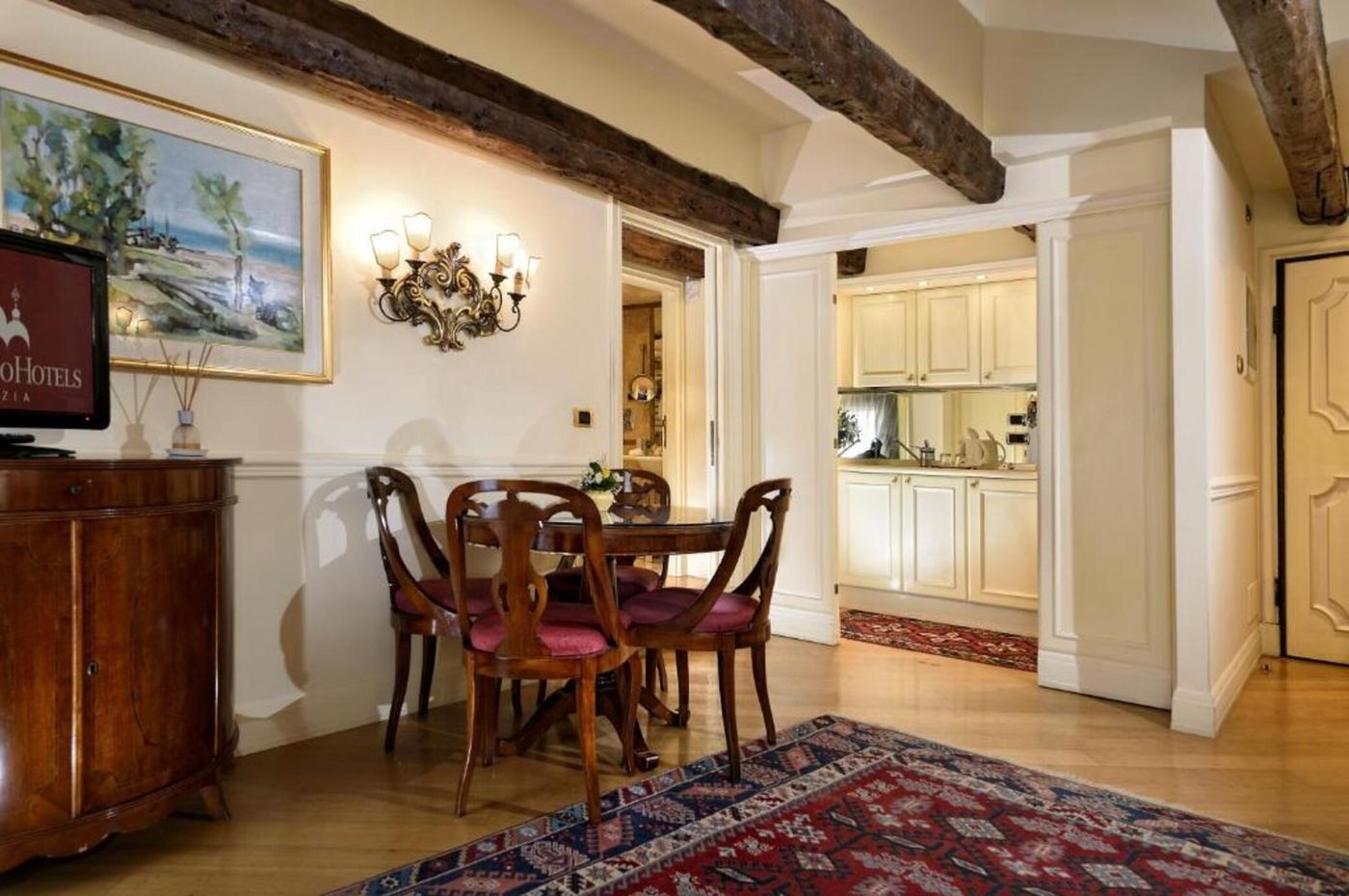 San-Marco-Luxury-a-Torre-dell--Orologio-Suites-Room-8