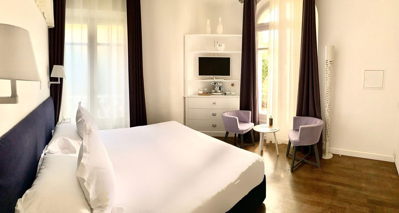 White-1921-Saint-Tropez-Room-23