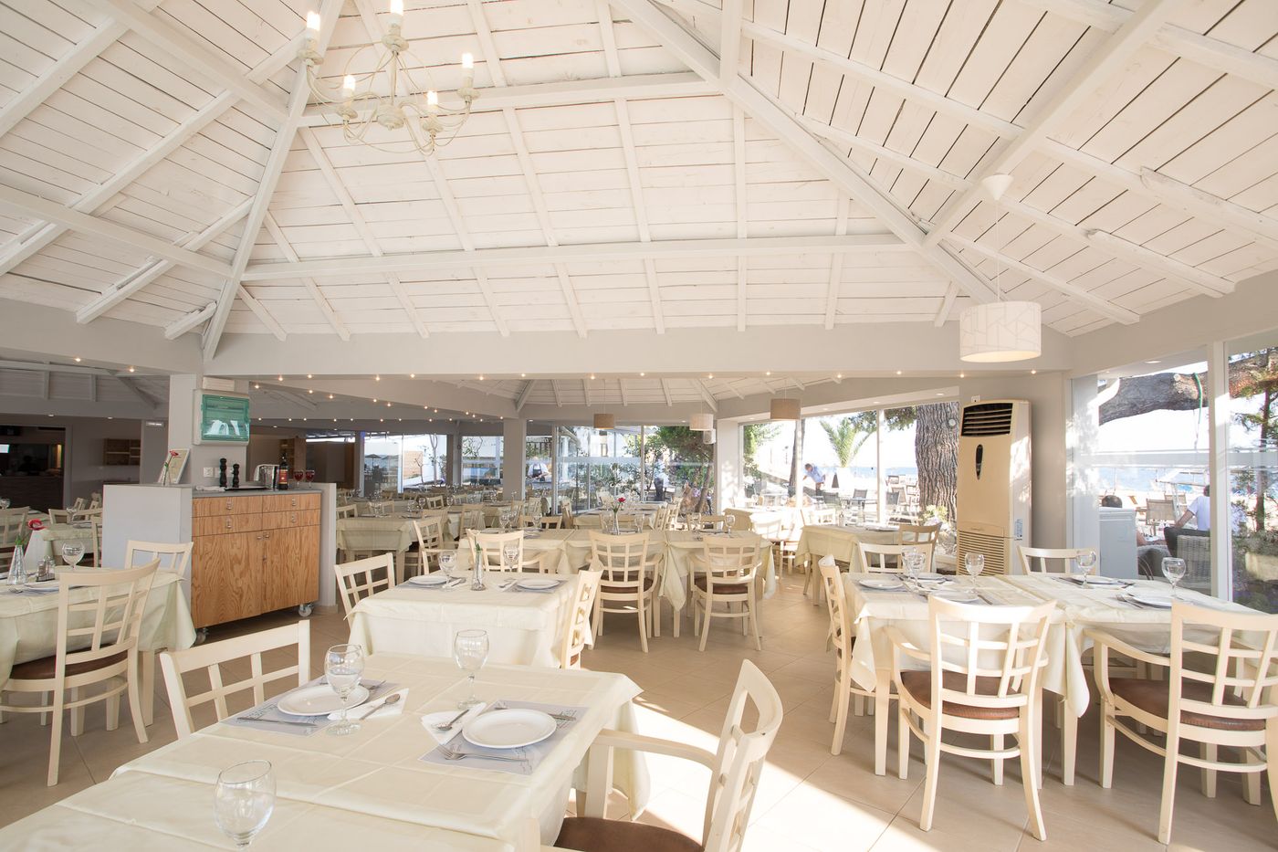 Coral-Blue-Beach-Restaurant-51