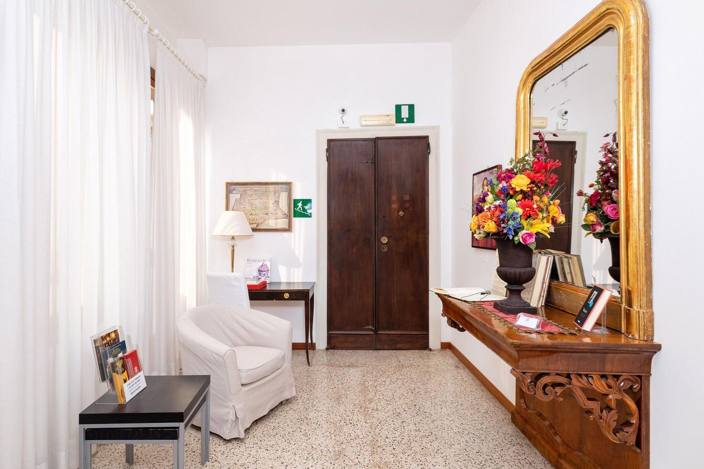 Residence-Ca--Foscolo-Lobby-27