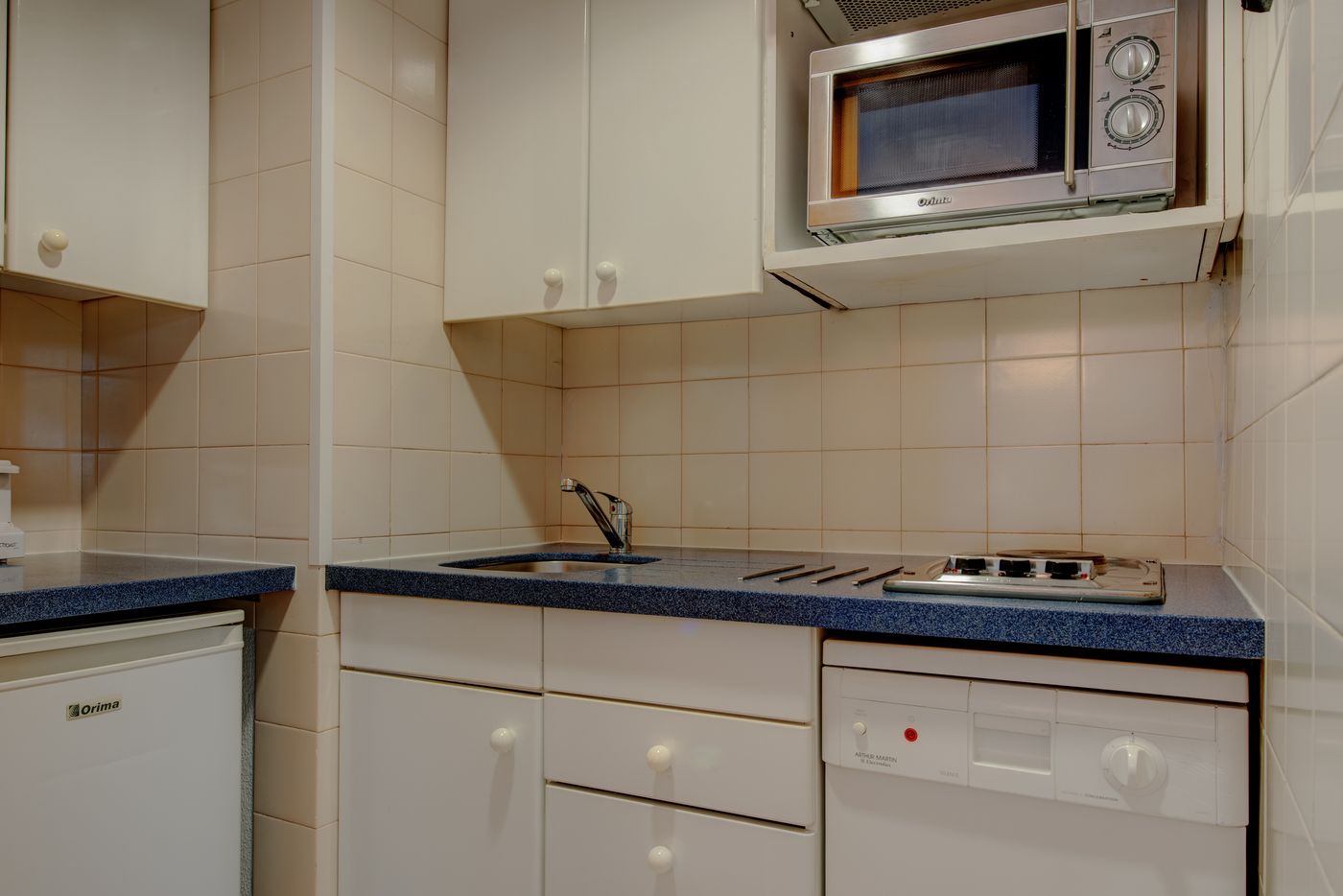 VIP-Executive-Suites-Eden-Room-9