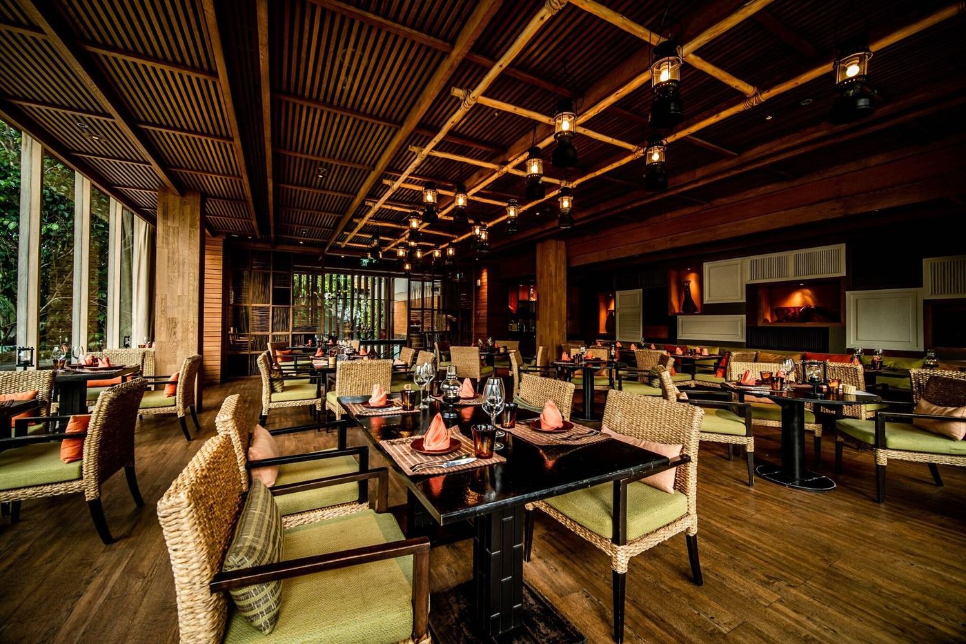 Renaissance-Phuket-Resort---Spa-Restaurant-60