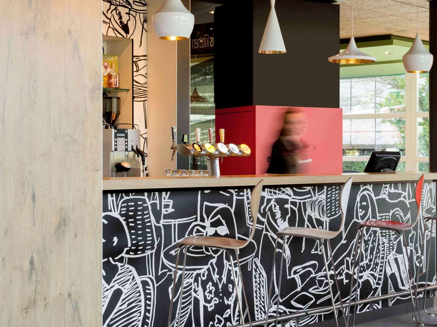 Ibis-Geneve-Aeroport-Bar-8