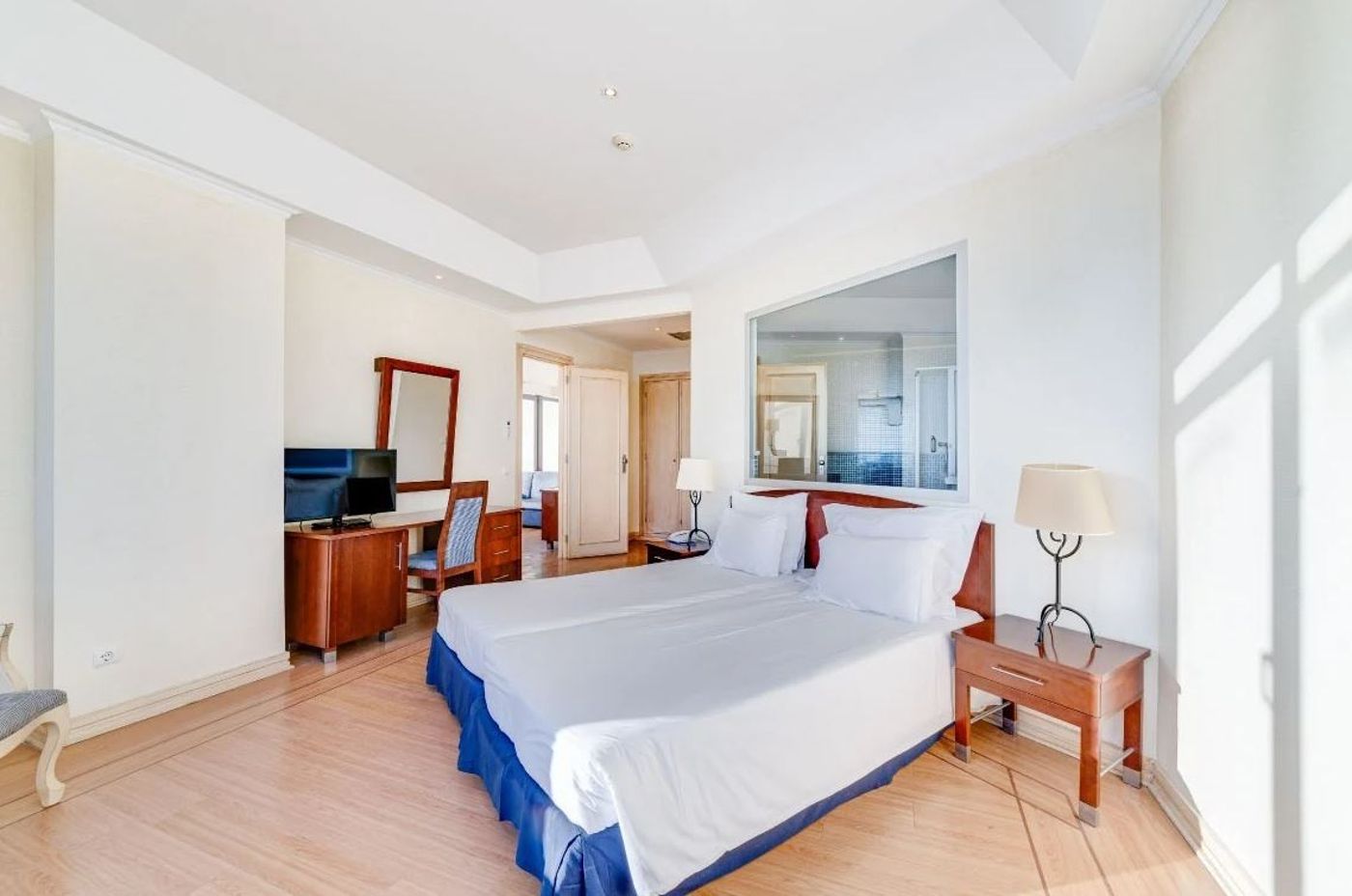 Yellow-Praia-Monte-Gordo-Hotel-Room-19