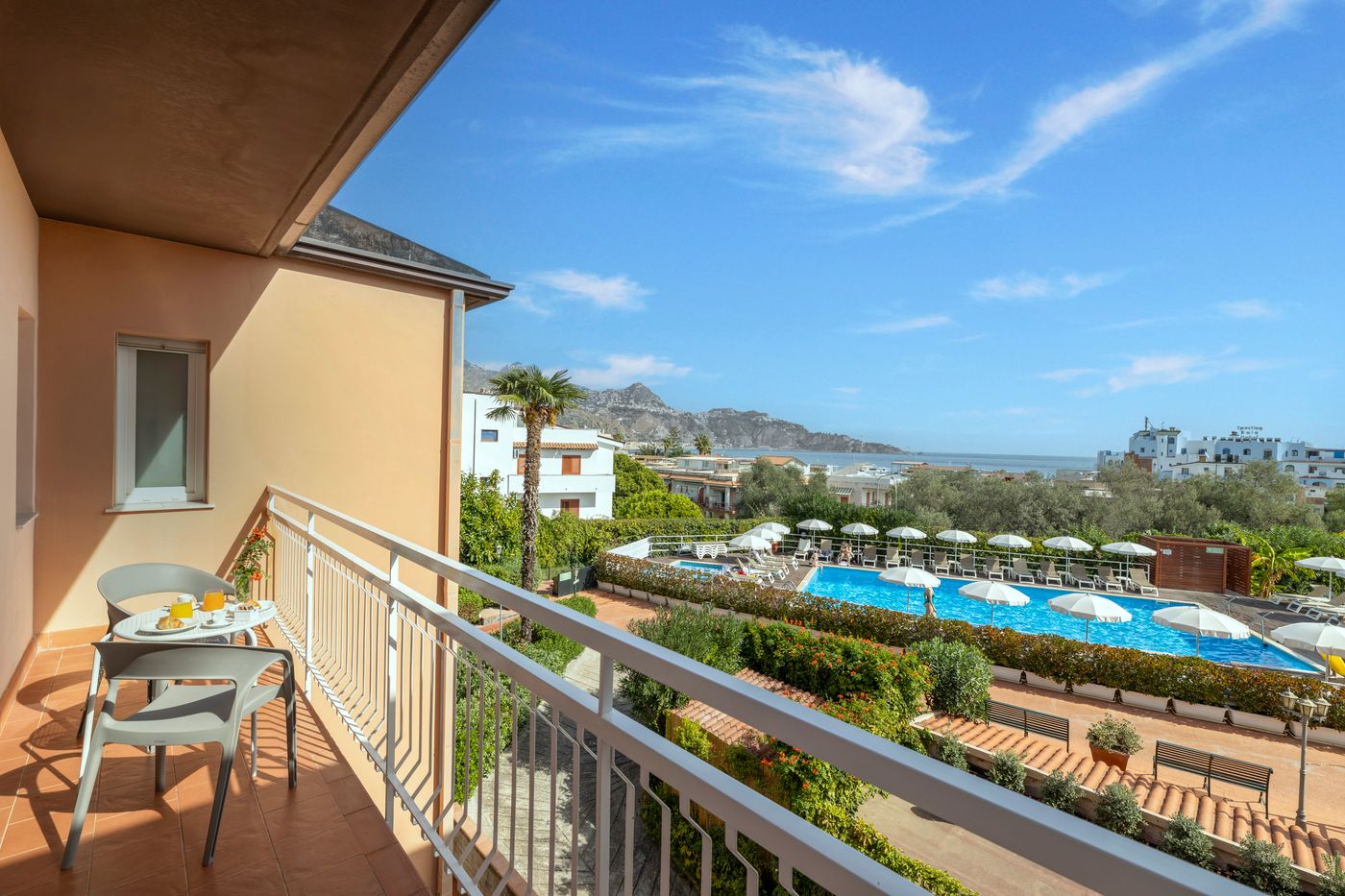 Residence-Villa-Giardini-Room-11