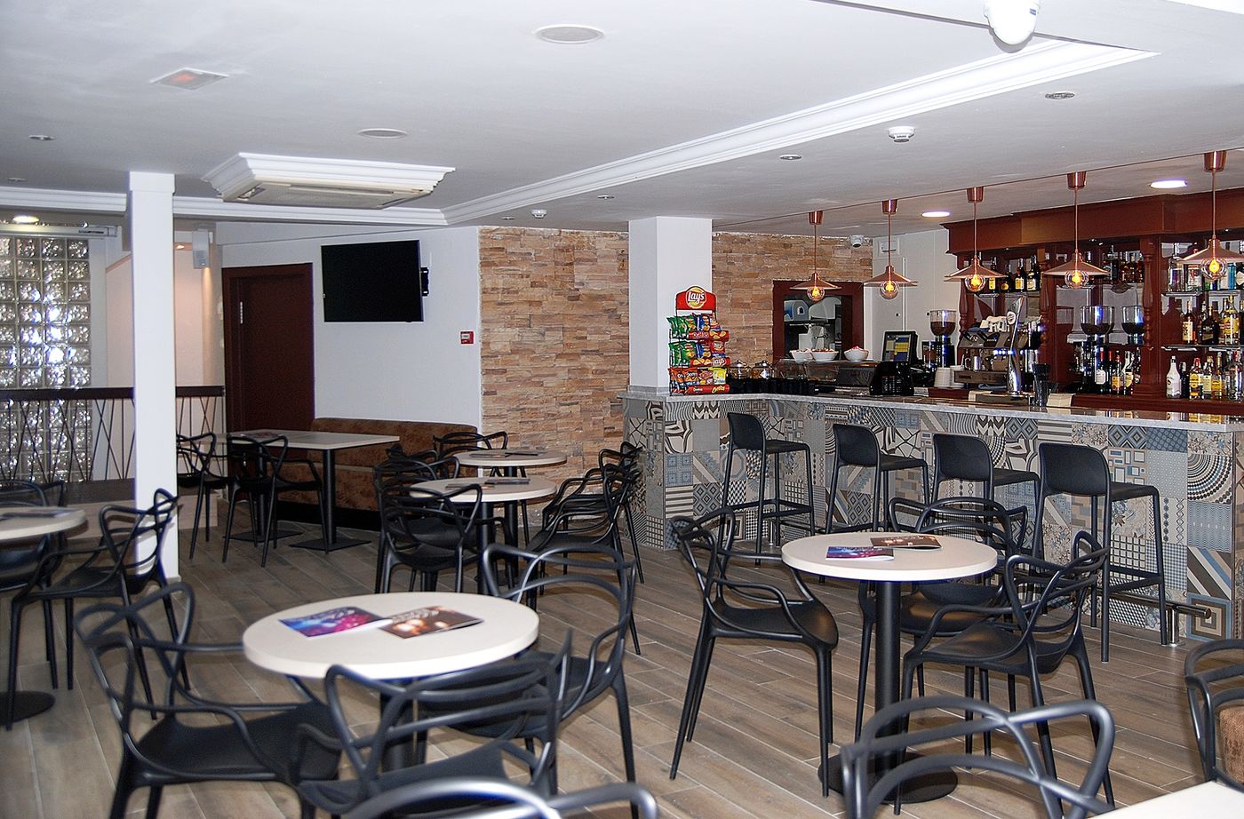 Queens-Hotel---Adult-Only-Bar-15