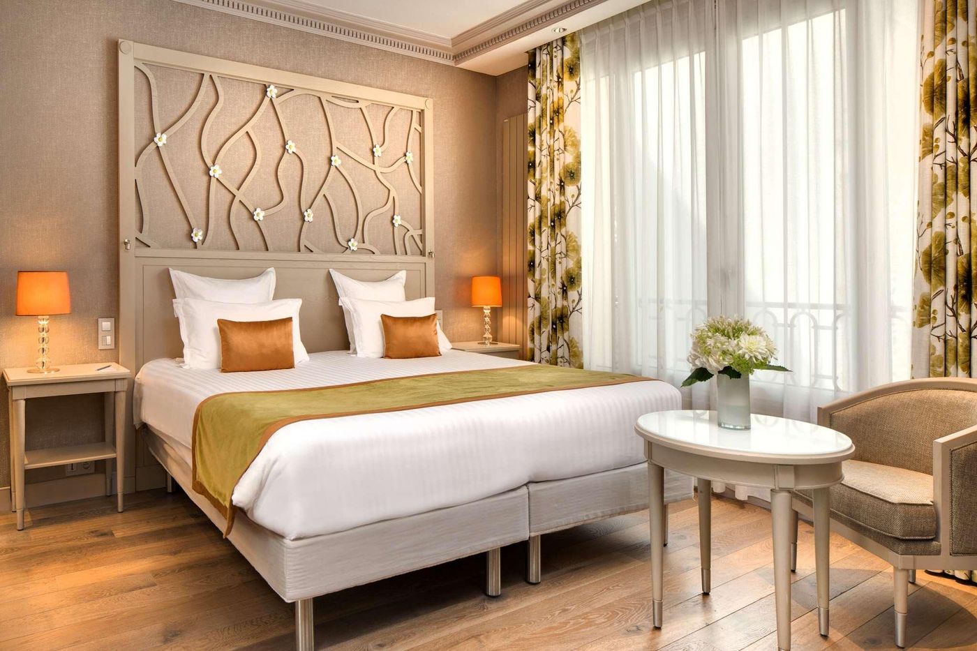 Rochester-Champs-Elysees-Room-35