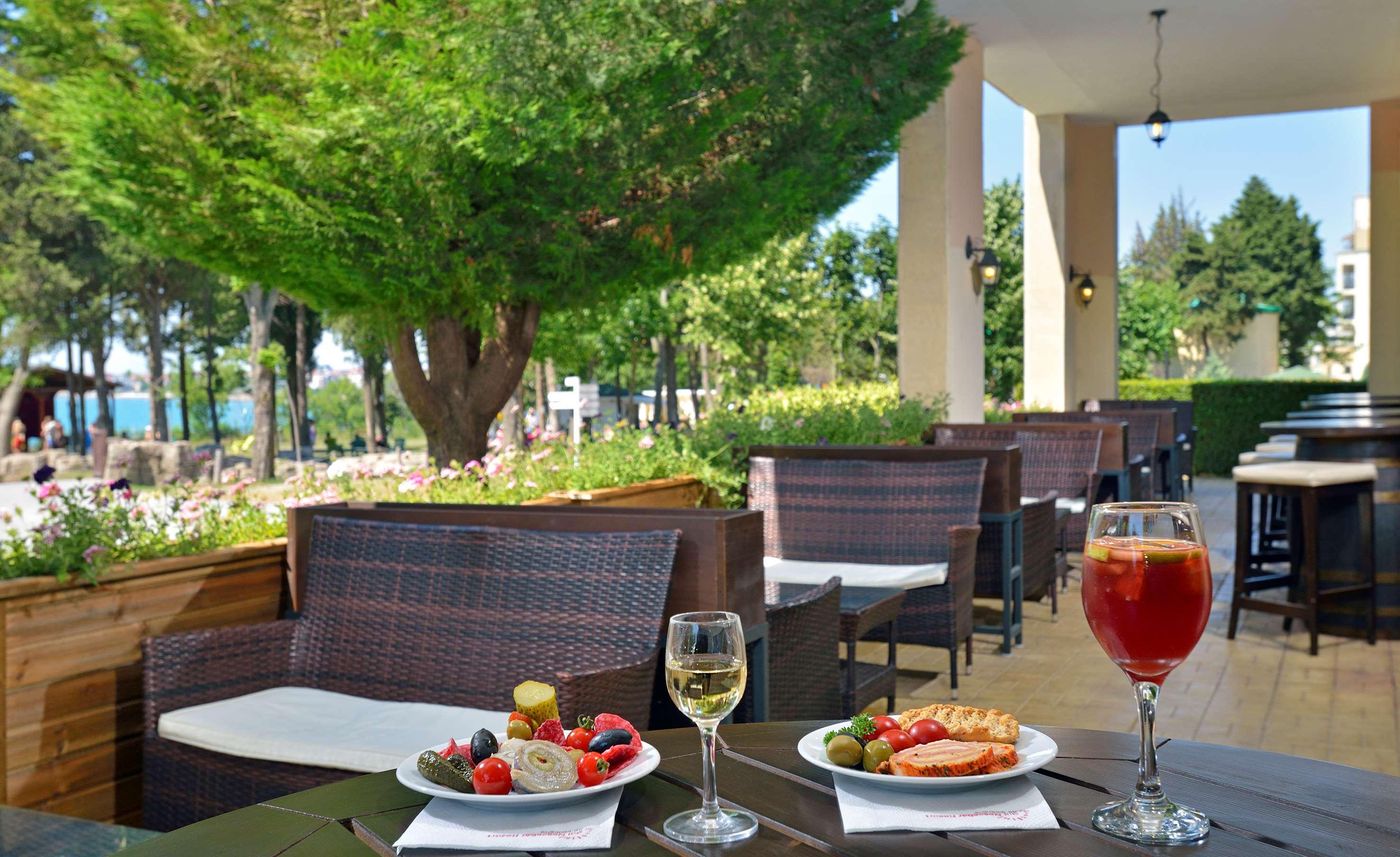 Sol-Nessebar-Resort--Bay-and-Mare--Bar-84