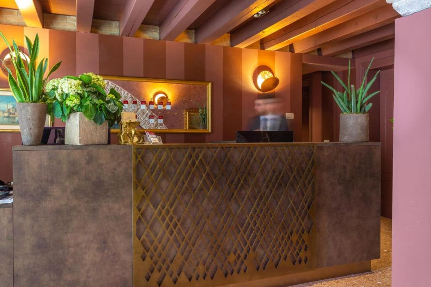 Hotel-Tiziano-Lobby-14