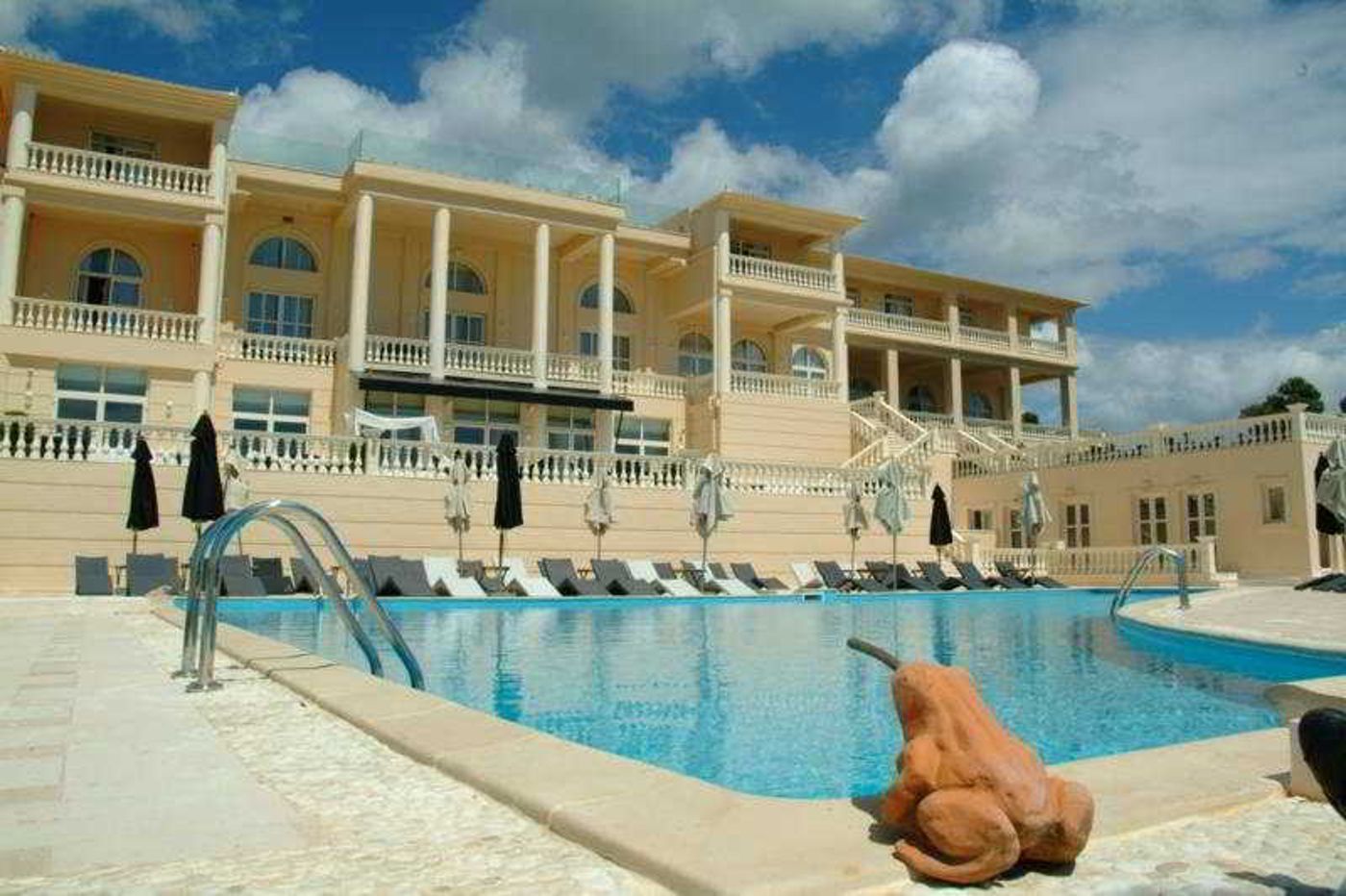 Mabely-Grand-hotel-General-view-1