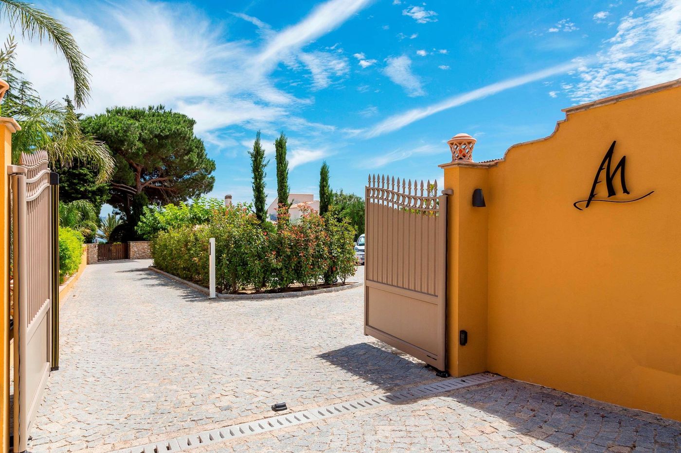 Best-Western-Premier-Montfleuri-General-view-8