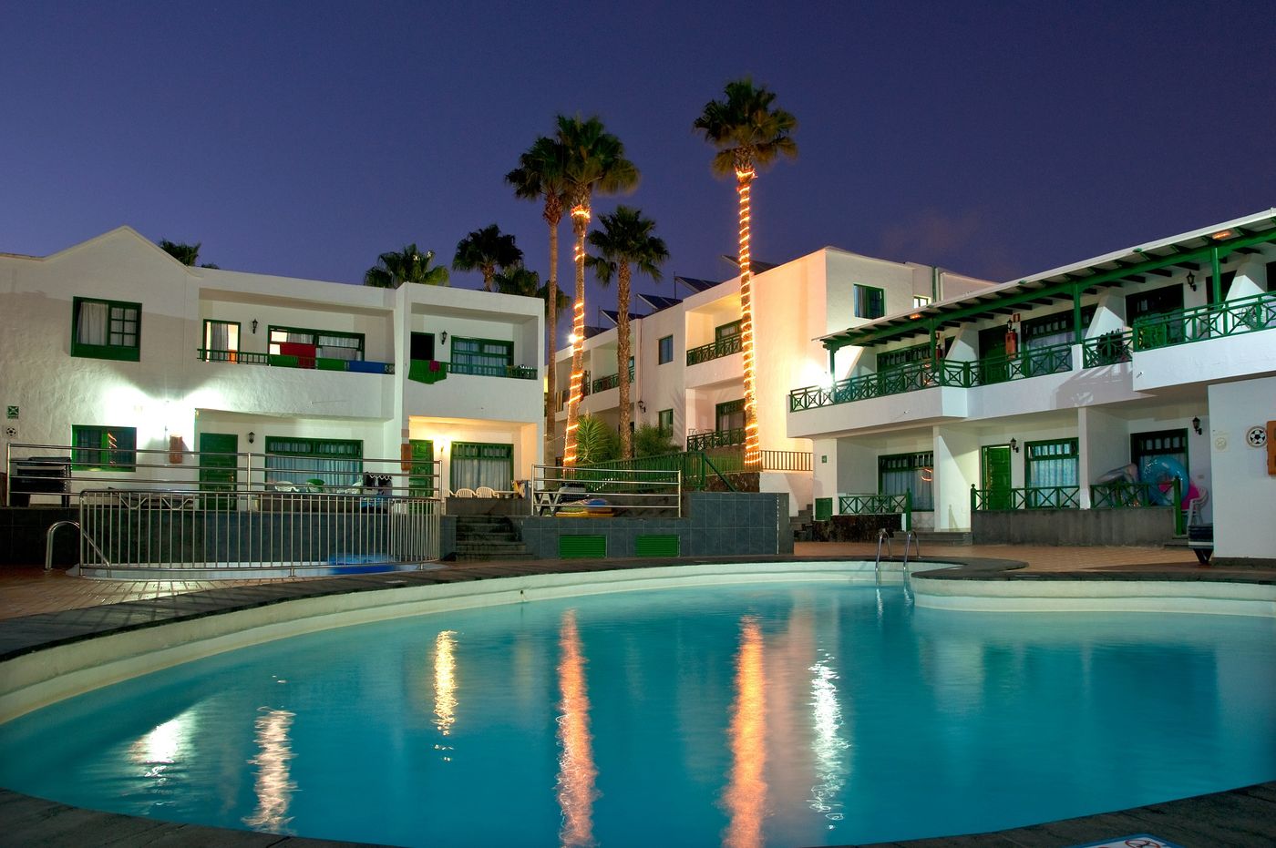 Elena-Apartamentos-Pool-6