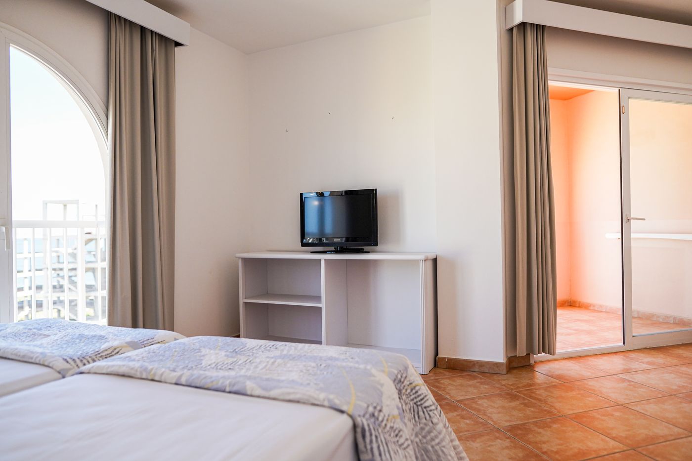 Rosamar-Aparthotel-All-Inclusive-Room-17