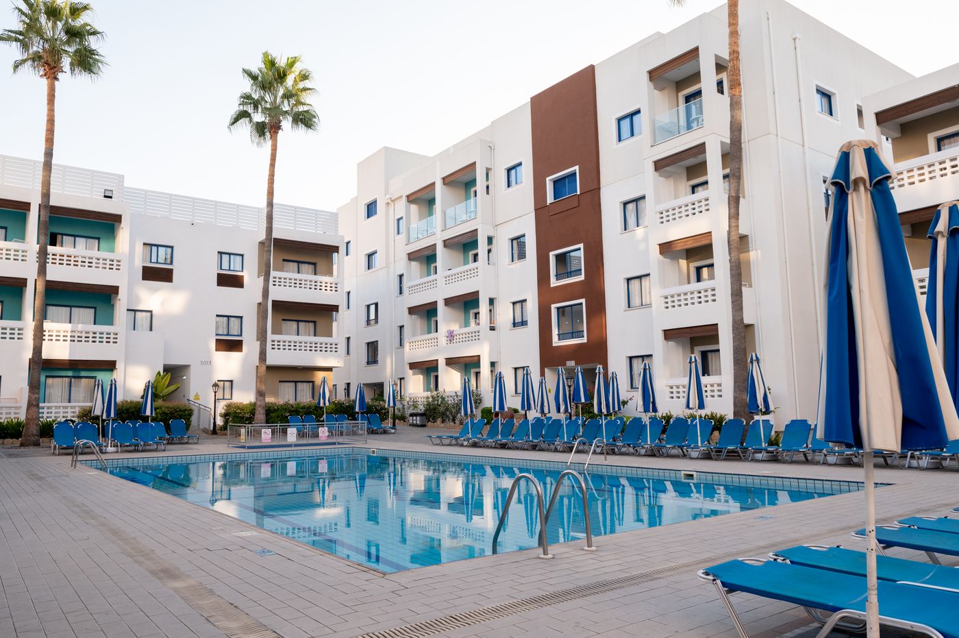 Kefalos-Damon-Hotel-Apartments-Pool-5