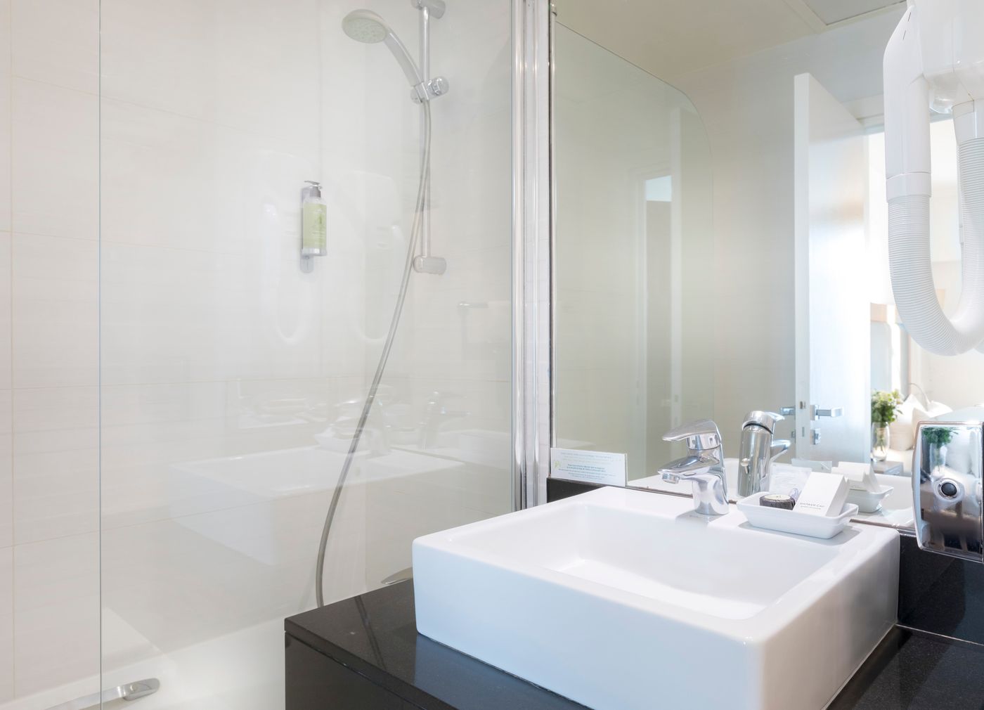 Elysees-Ceramic-Room-46