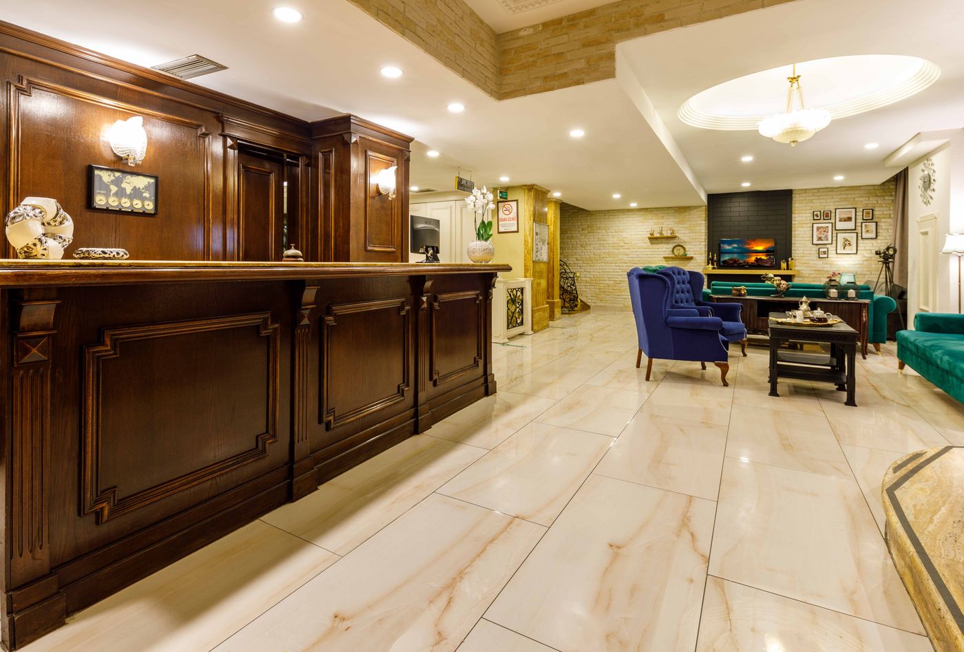 Golden-Crown-Lobby-13