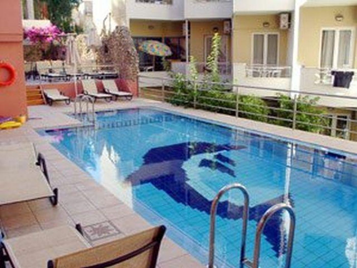 Zorbas Apartments and Studios