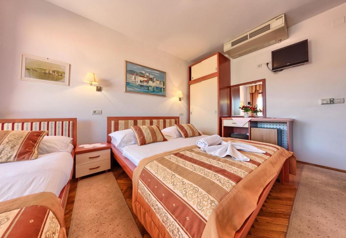 Trogirski-Dvori-Room-9