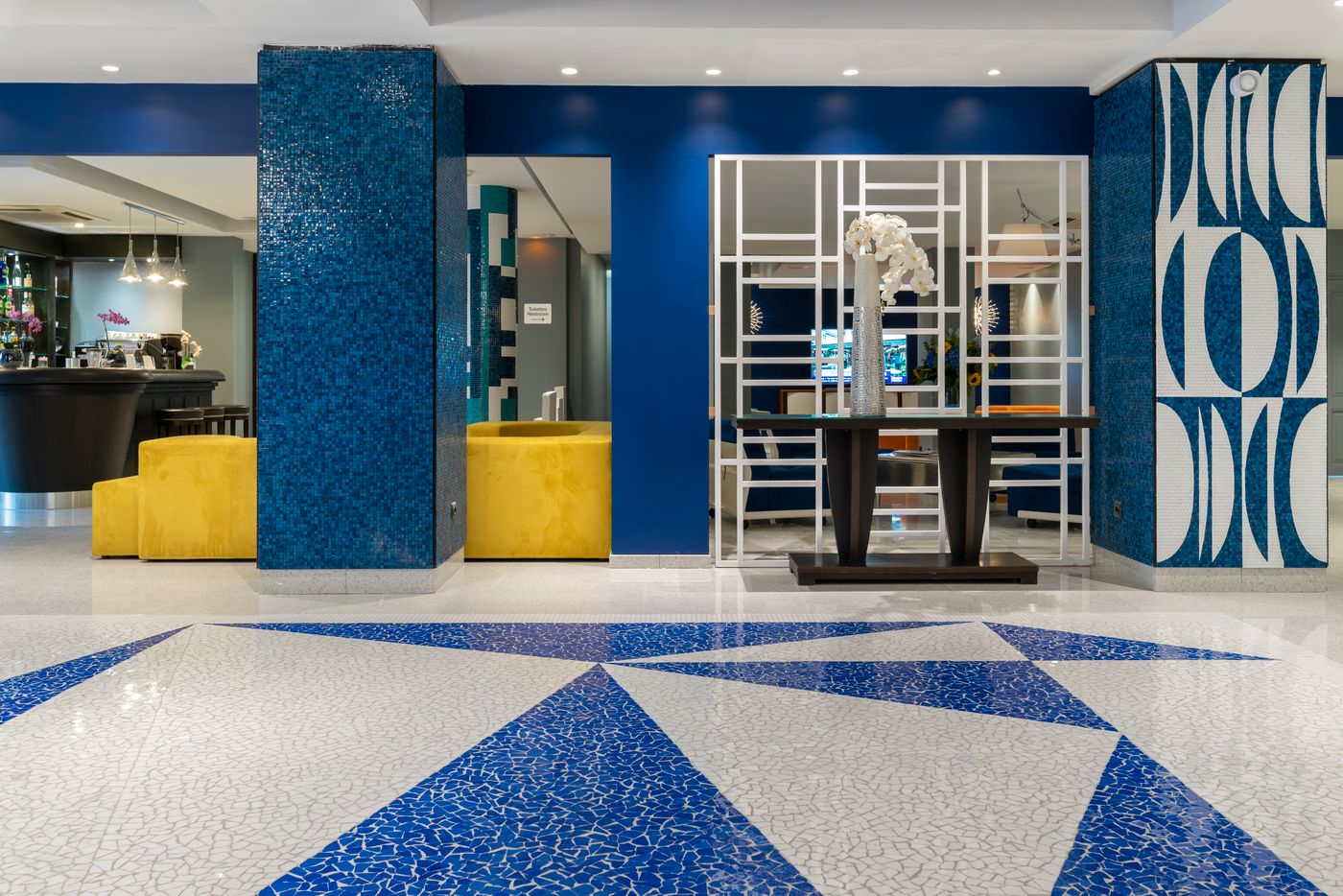 Juliana-Cannes-Lobby-48