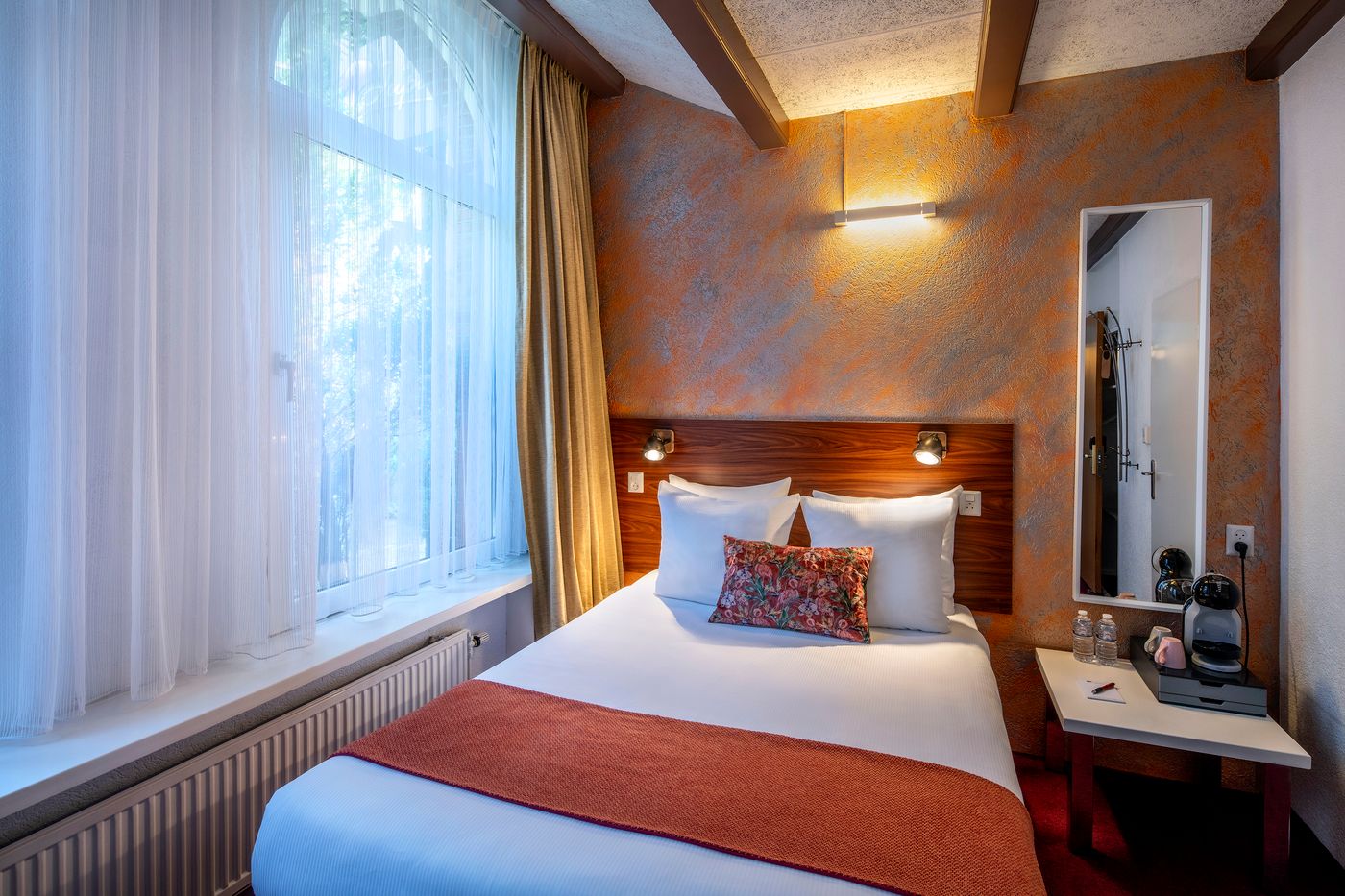 Hotel-Jupiter-Room-57