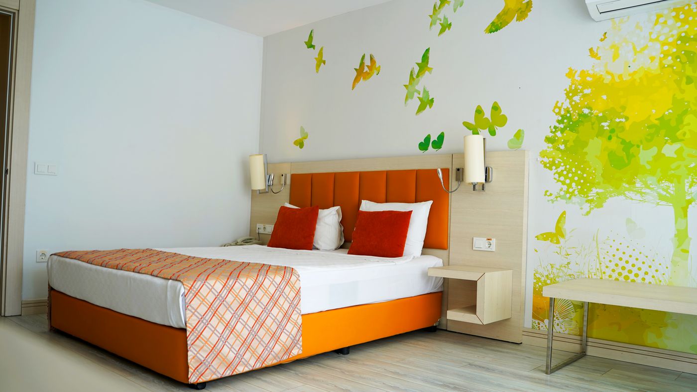 Club-Aqua-Plaza-Room-34