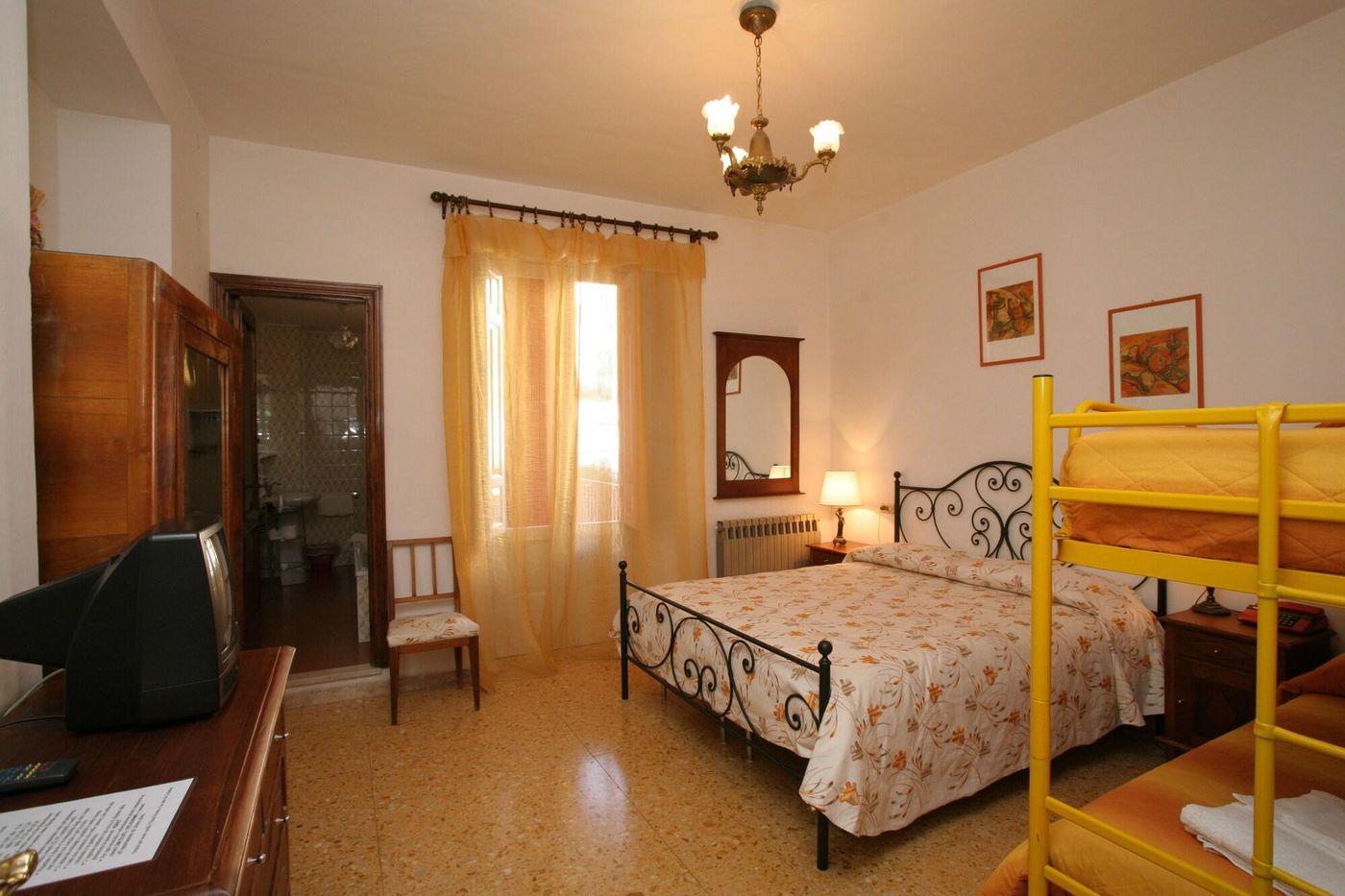 Hotel-Roma---Scanno-Room-17
