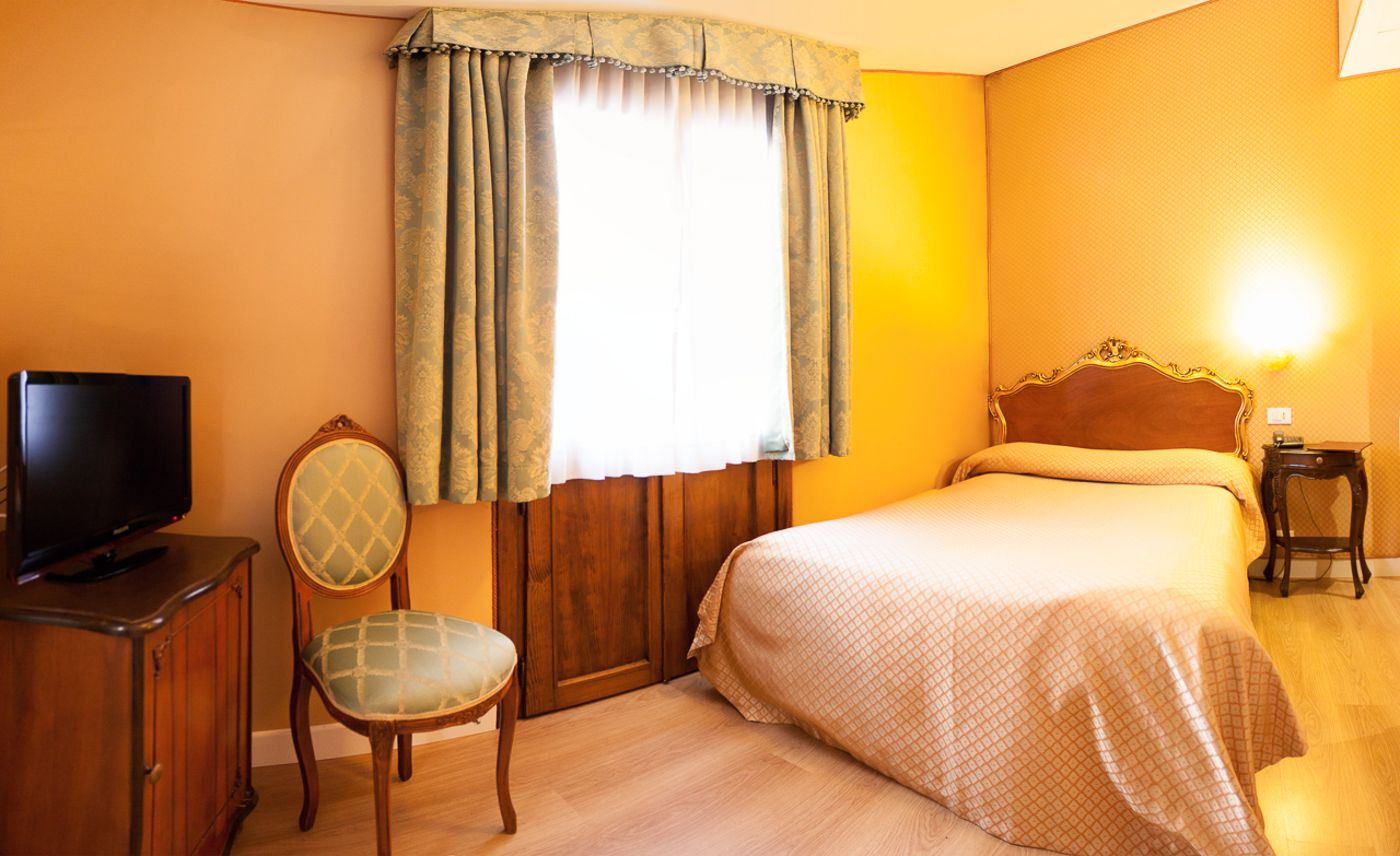 Hotel-Locanda-Canal-Room-2