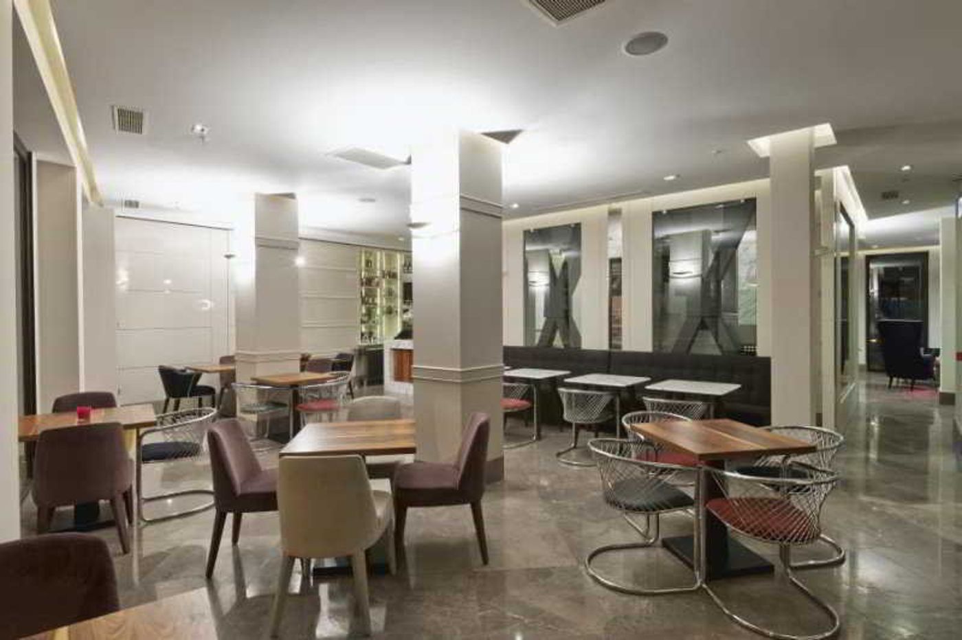 Four-Points-Express-by-Sheraton-Istanbul-Taksim-Bar-17