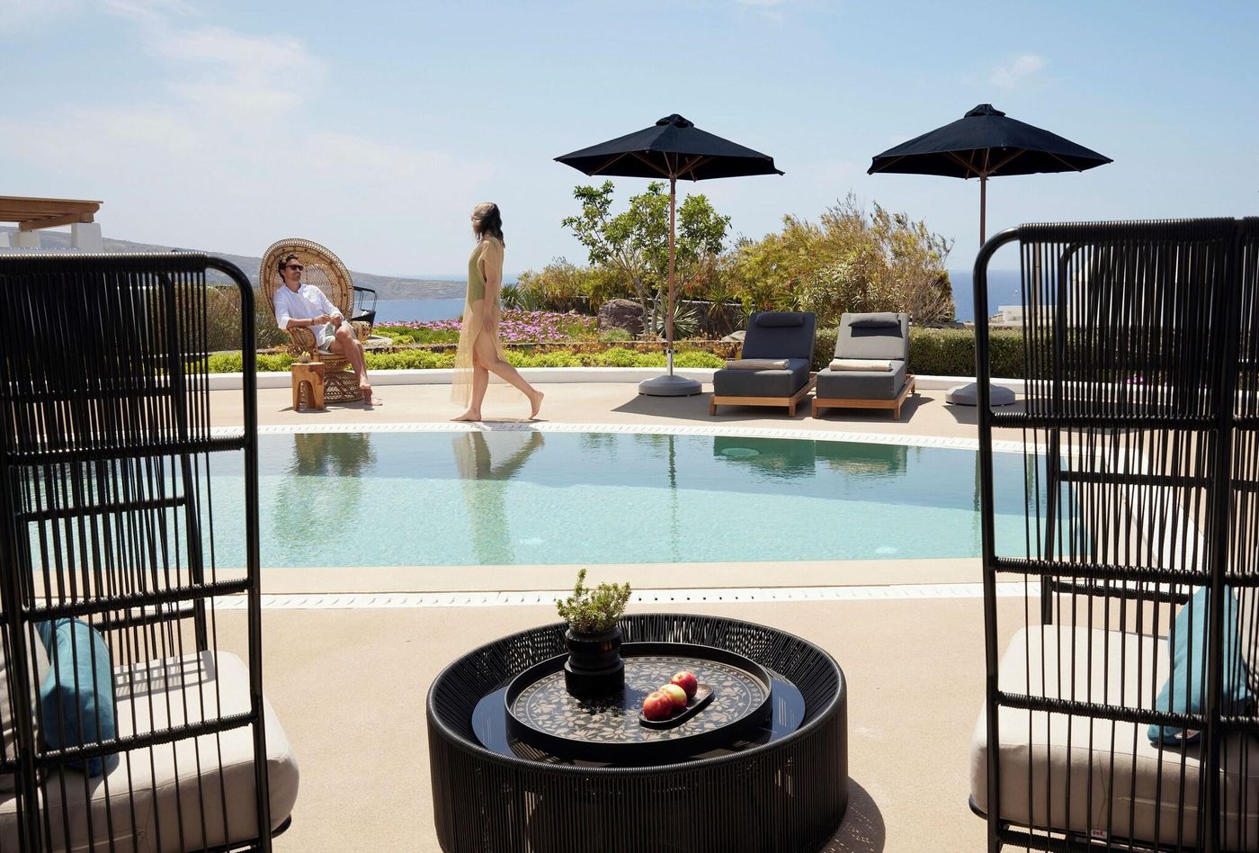 Santo-Maris-Oia--Luxury-Suites---Spa-Pool-10