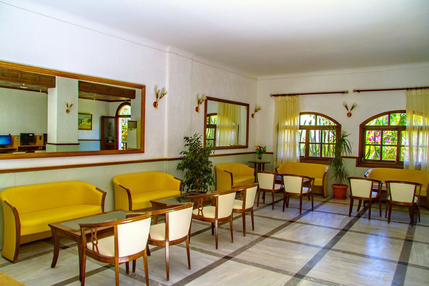 Club-Lyda-Hotel-Lobby-38