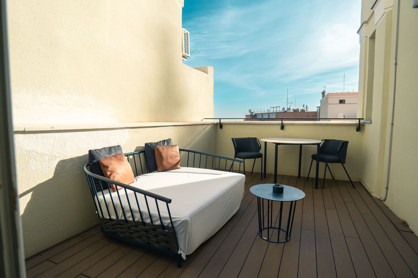 Smartrental-Collection-Gran-Via-Centric-II-Room-92