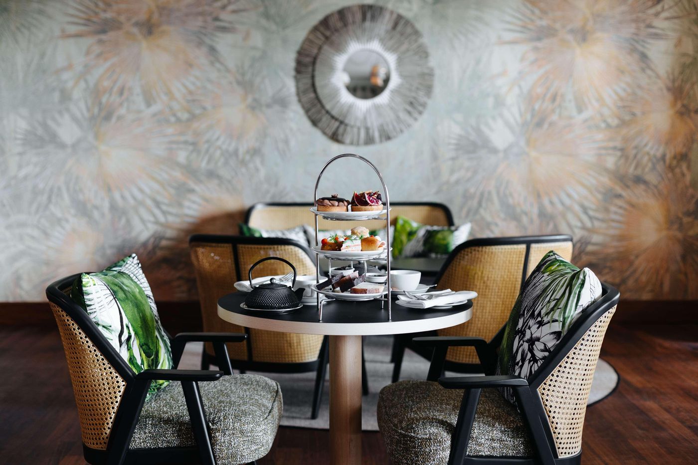 Hyatt-Regency-Nice-Palais-De-La-Mediterranee-Pool-47