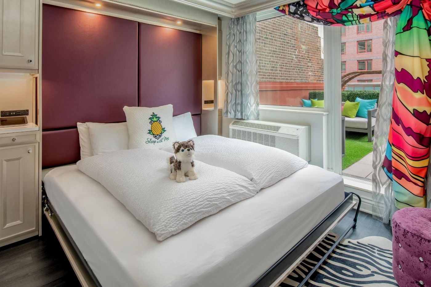 Staypineapple--An-Artful-Hotel--Midtown-New-York-Room-4