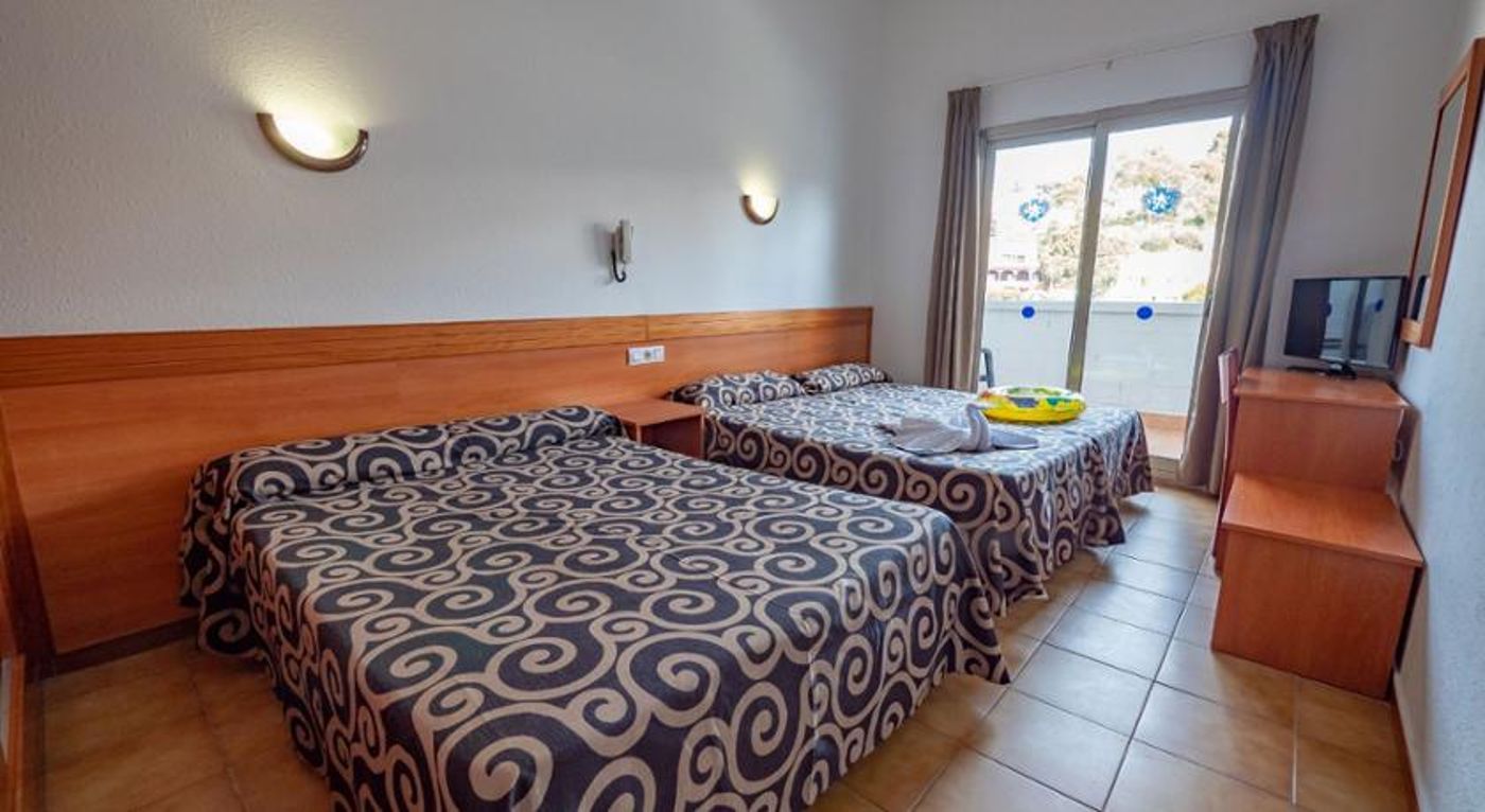 Santa-Susanna-Resort-Room-17