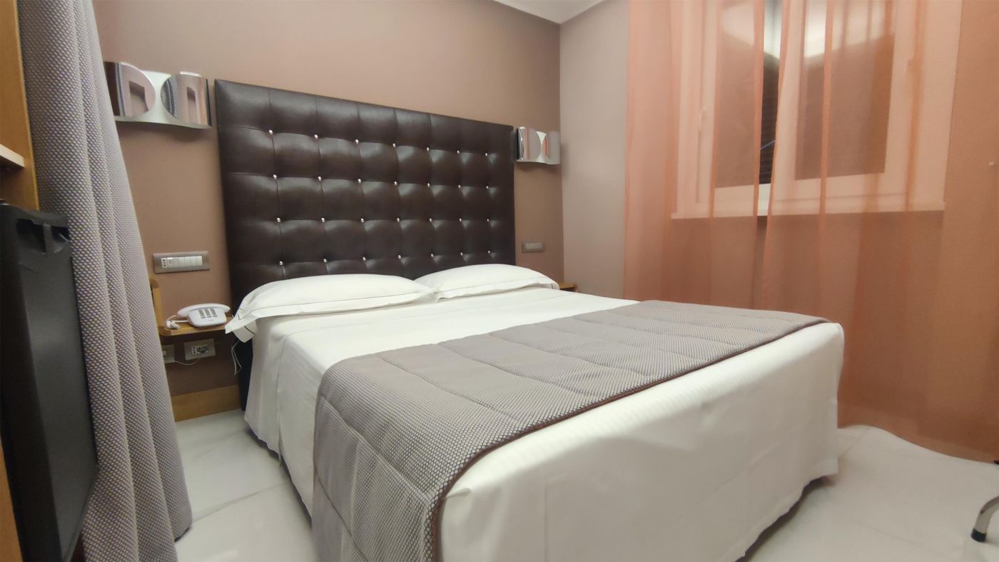 Marcella-Royal-Rooftop-Garden-Room-45