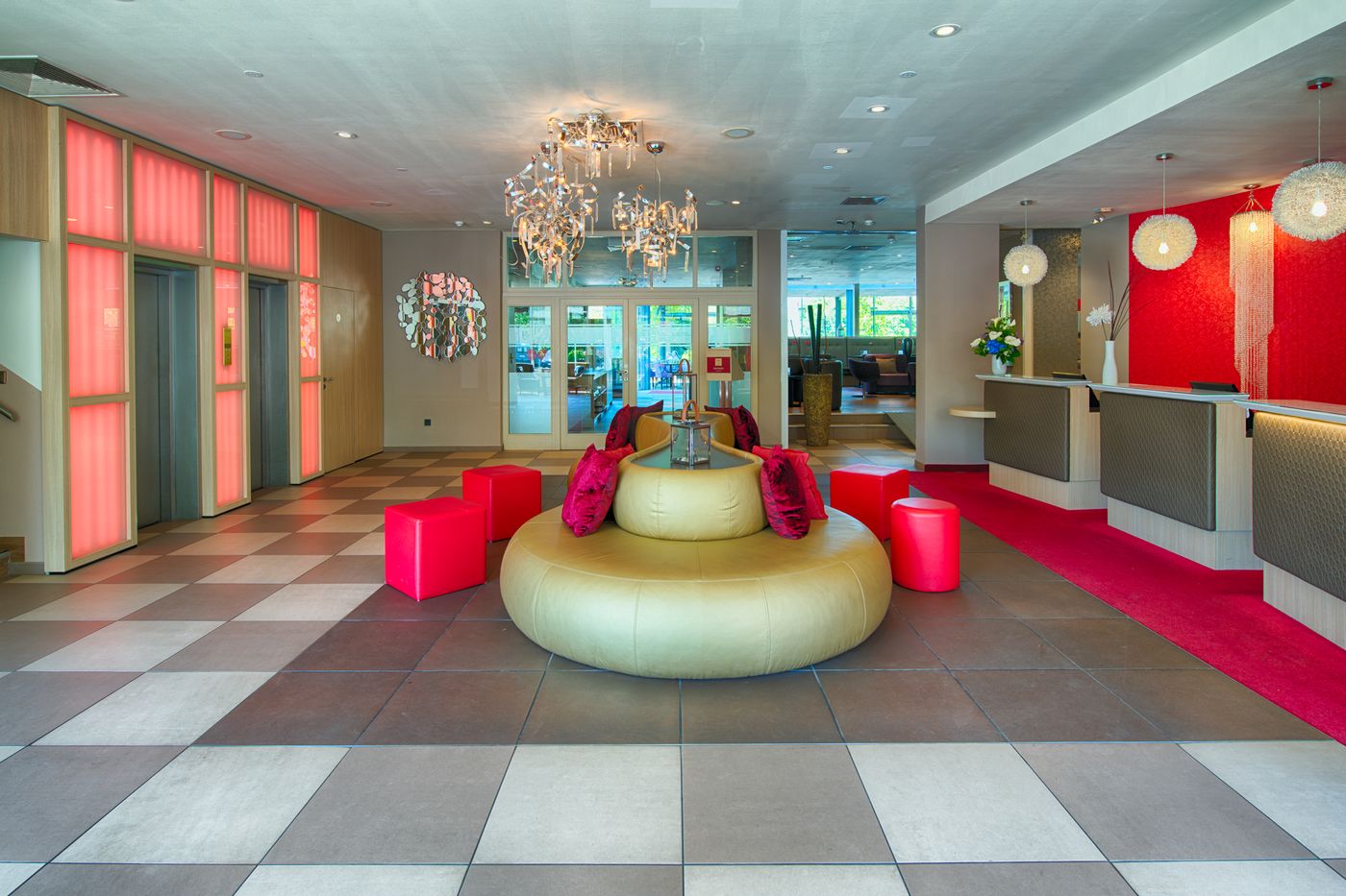 Leonardo-Royal-Hotel-Koeln-Am-Stadtwald-Lobby-1