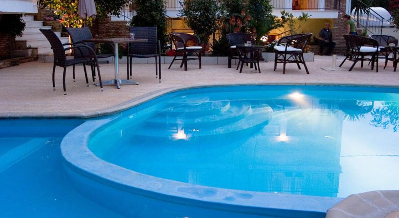 Theoxenia Hotel & Apartments