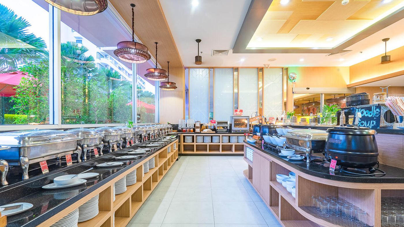 Ramada-By-Wyndham-Phuket-Deevana-Restaurant-56