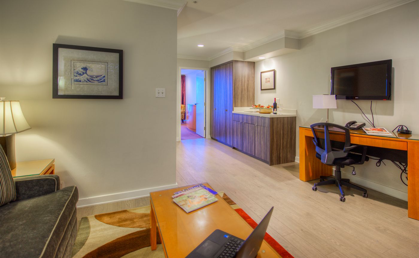 Executive-Suites-Hotel-Metro-Vancouver-Burnaby-Room-16