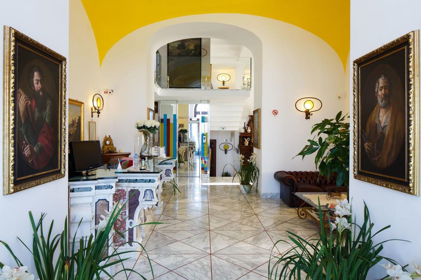 Casale-Russo-Lobby-22