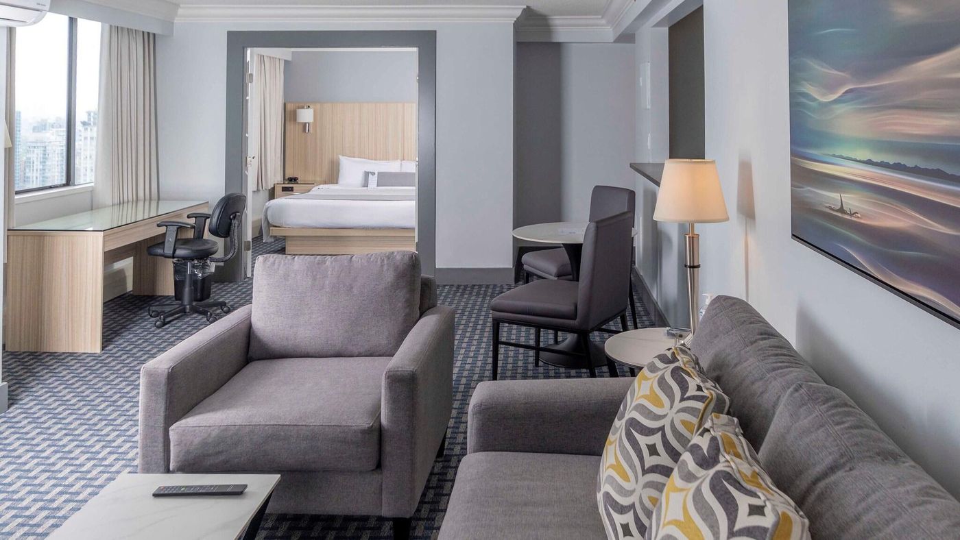 Century-Plaza-Hotel---Spa-Vancouver-Room-48