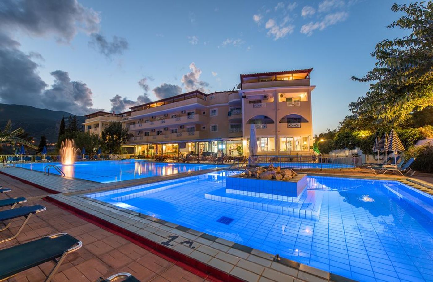 Koukounaria Hotel & Suites