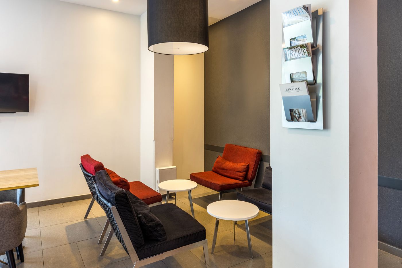 Red-Planet-Bangkok-Surawong-Lobby-13