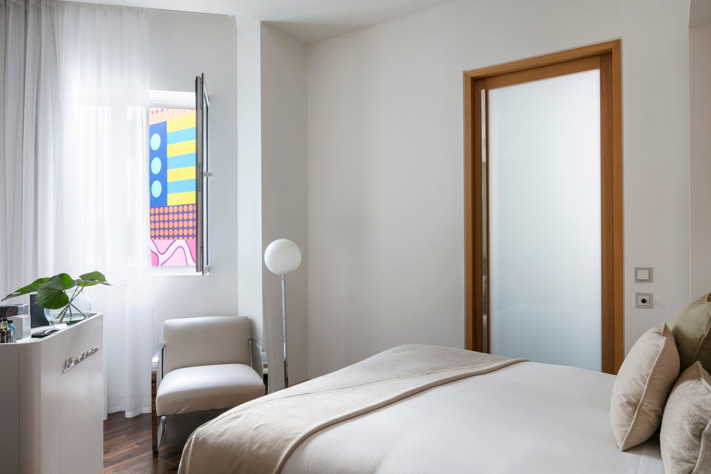 ME-Madrid-Reina-Victoria-Room-37