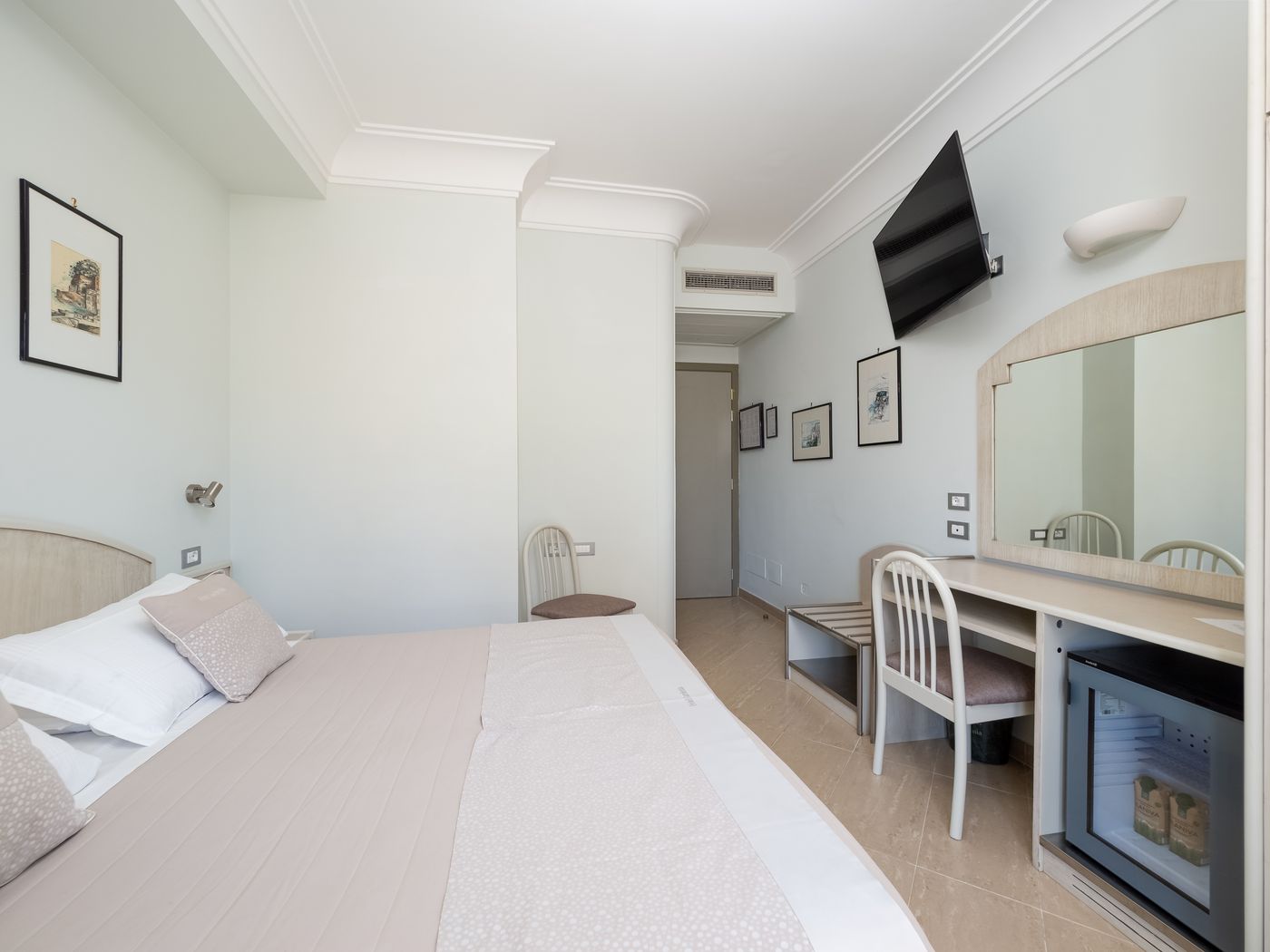 Comfort-Hotel-Gardenia-Sorrento-Coast-Room-35